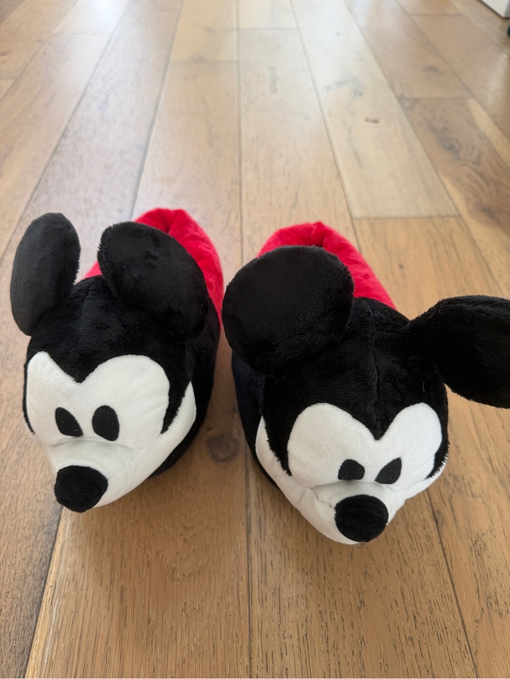 Women’s size 7-9 Plush Black & Red Mickey Mouse Slippers